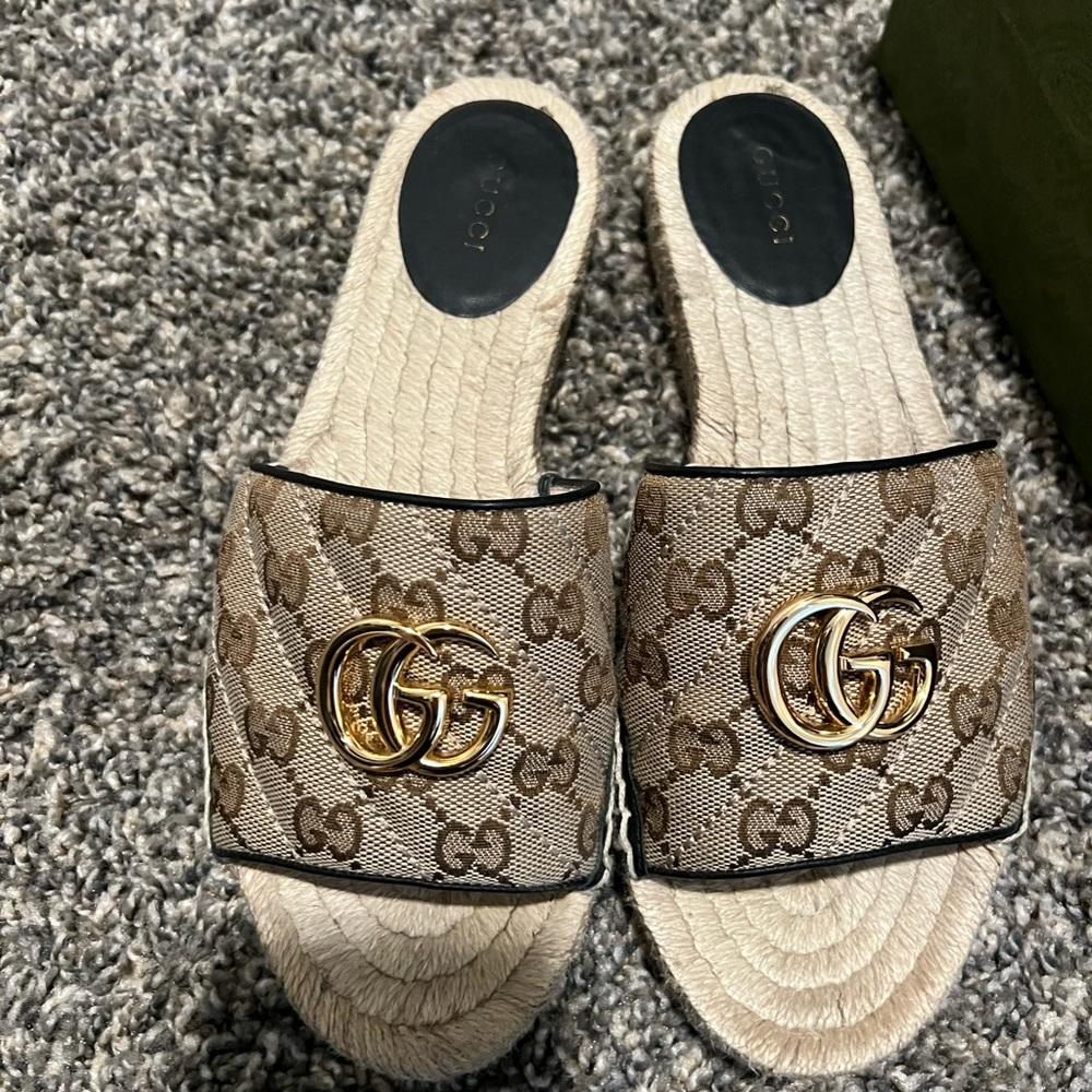 Gucci , 
Size 8
Excellent condition 
With tag